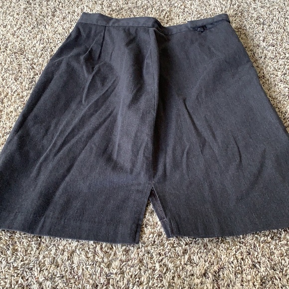 Gray skirt - Picture 5 of 5